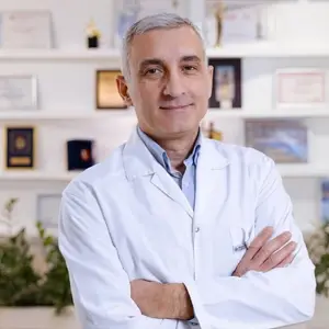 Ведущий специалист по пластике тела, кандидат медицинских наук Малкаров Марат Азретович